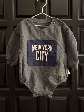 Infant 12-18m NYC grey romper